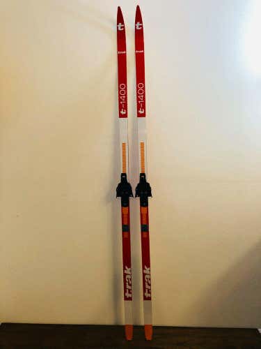 Trak T-1400 Nordic Cross Country Waxless XC Skis 210 cm. Asolo 3 Pin Bindings