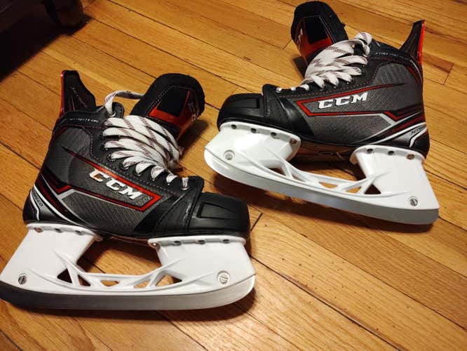 Senior CCM Jetspeed Xtra Pro Plus Hockey Skates EE (Extra Wide) Size 7.5