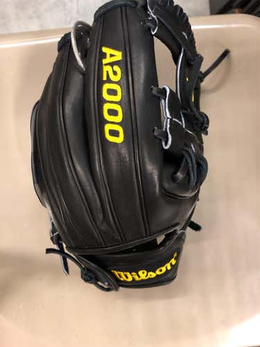 Black High School/College Infield A200 11.5" Baseball Glove