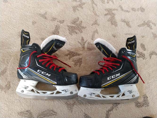 Junior CCM Tacks 9080 Hockey Skates D&R (Regular) Size 4.5