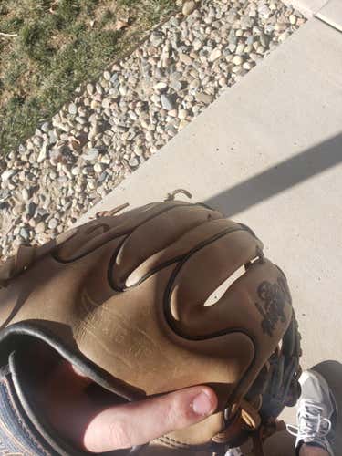 Gold High School/College Rawlings Right Handed Infield Heart of the Hide Baseball Glove 11.5"