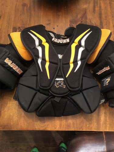 Intermediate Large Vaughn V7 XF Int Goalie Chest Protector