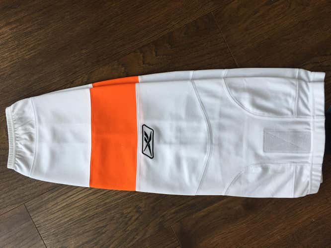 New Reebok Socks Hockey Socks Size Senior 30” H-108