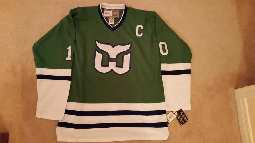 New Hartford Whalers #10 Ron Francis CCM Vintage Jersey. Size 56