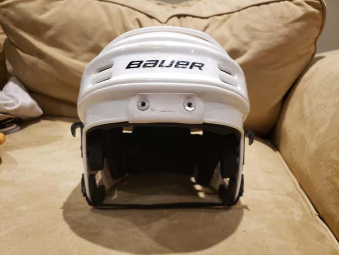 Used White Large Bauer 1500 Helmet
