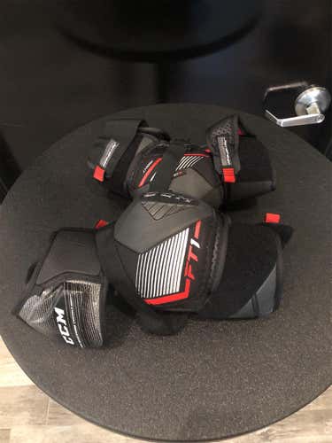 Senior Medium CCM JetSpeed FT1 Elbow Pads