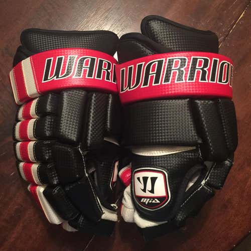 Warrior MIA Franchise Retail Custom Carbon Black/Red Hockey Gloves, 14N