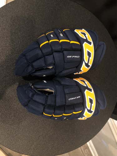 Senior CCM Classic Pro 4-Roll 14" Gloves