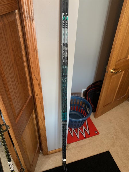 Senior Left Handed Supreme 2S Pro Toe Pro Stock Hockey Stick
