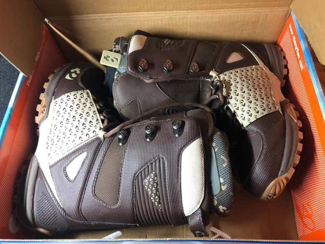 32 Thirty Two Lashed All-Mountain Snowboard Boots US Men's 10.5