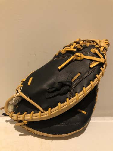 Rawlings Gold Glove Elite Catcher’s Mitt (32.5”)