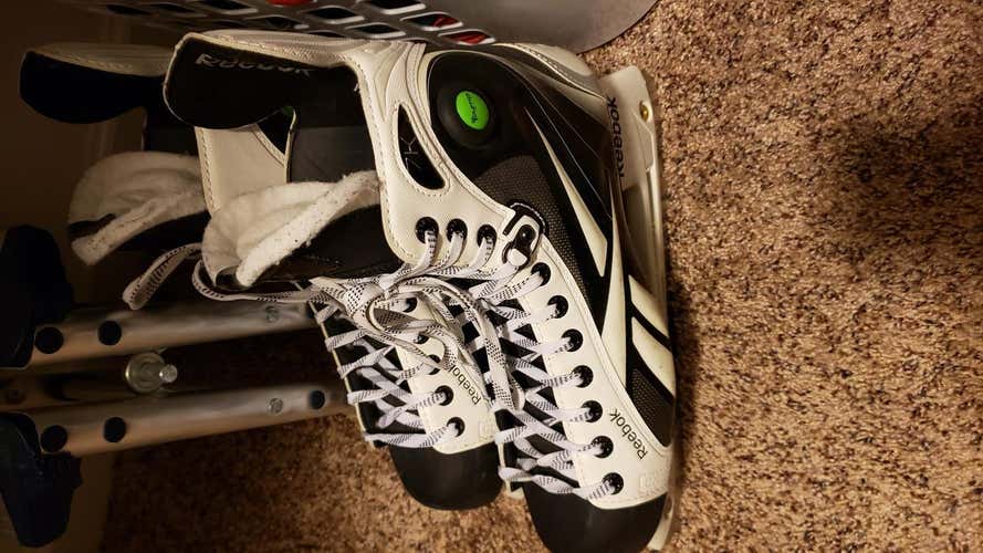 Rare White Senior Reebok 7k pump Hockey Skates E&W (Wide) Size 9