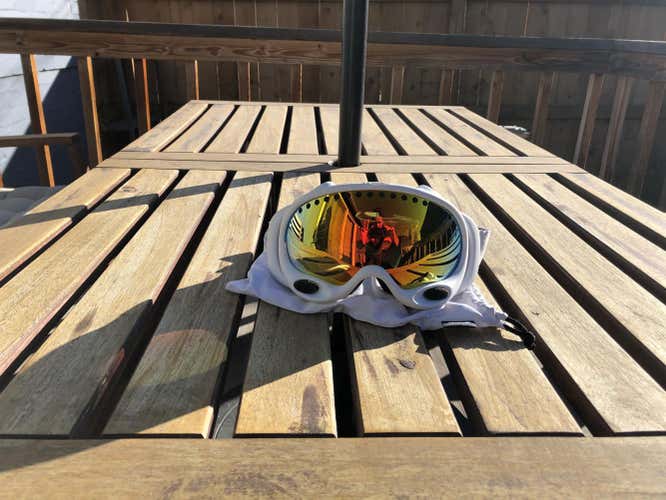 White Unisex Oakley Snowboard Goggles Medium