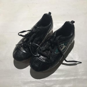 Used Junior 02.5 Cleat Soccer Shoes