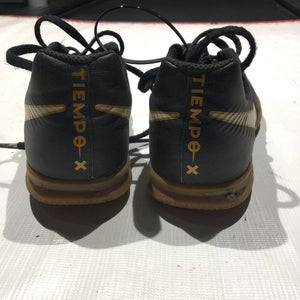 Used Nike Junior 02.5 Indoor Soccer Indoor Shoes
