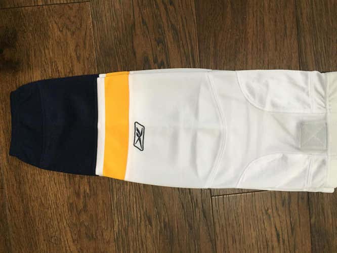 New Reebok Socks Hockey Socks Size JR  H-106