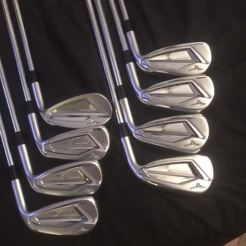 Men's Right Handed Stiff Flex Steel Shaft Iron Set