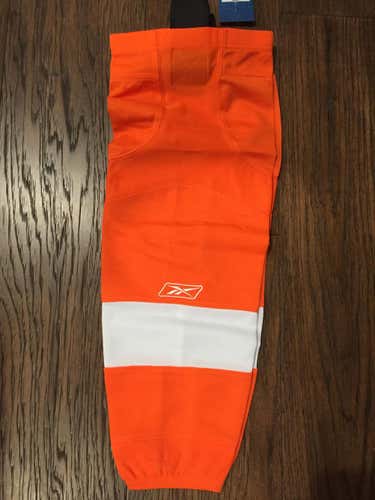 New Reebok Socks Hockey Socks Size JR  H-106