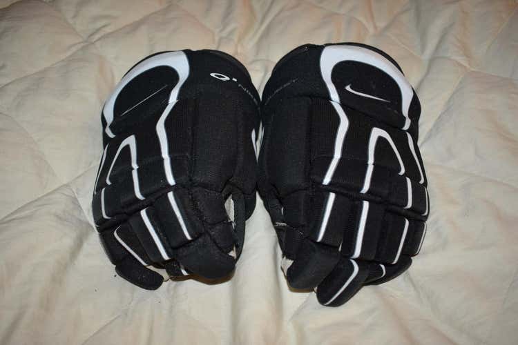 Nike Q3 Quest Hockey Gloves, Small, 11.5 inches - Great Condition