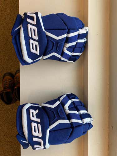 Like New Junior Bauer Supreme TotalOne MX3 Gloves 10"