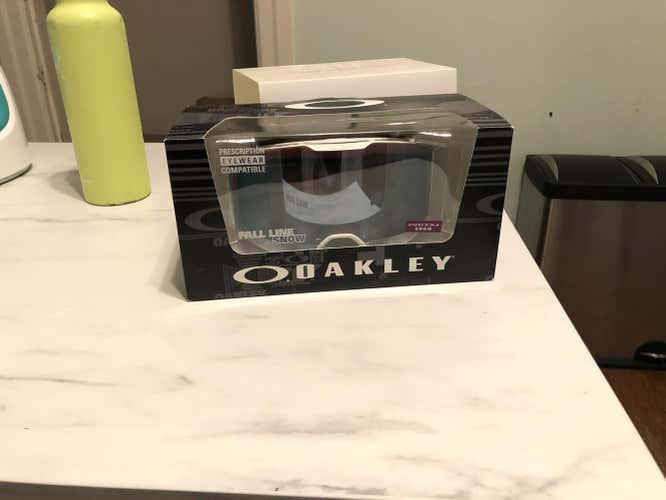 White Unisex Oakley Snowboard Goggles Large