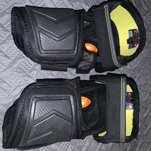 Senior Large CCM tacks 6052  Elbow Pads