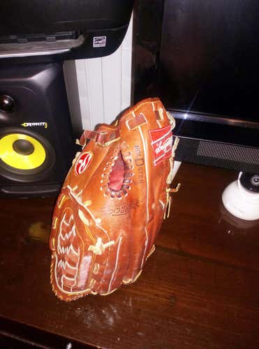 Red Adult Rawlings Right Handed Outfield Baseball Glove 12.75"