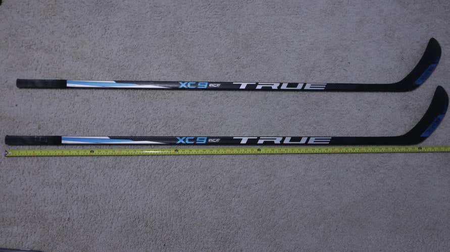 2-Pack Senior True Right Handed XC9 ACF Hockey Stick - TC4 Curve
