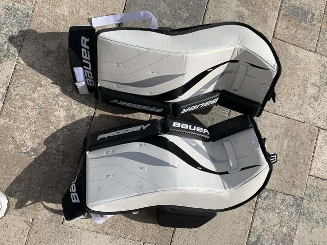 Black Youth 20" Bauer Prodigy 2.0 Goalie Leg Pads