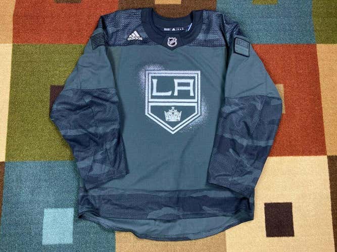 Los Angeles Kings Adidas MADE IN CANADA Military Veterans Camo Jersey NWT - 52