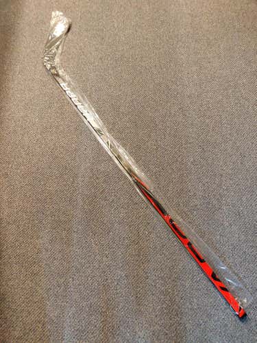 New Intermediate Bauer Right Handed Vapor FlyLite Hockey Stick P92 55Flex