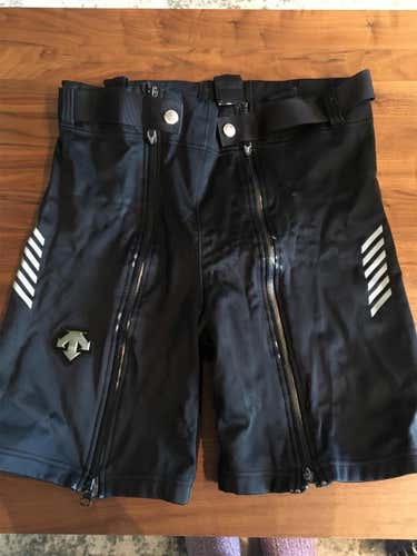 Unisex Medium Descente Shorts