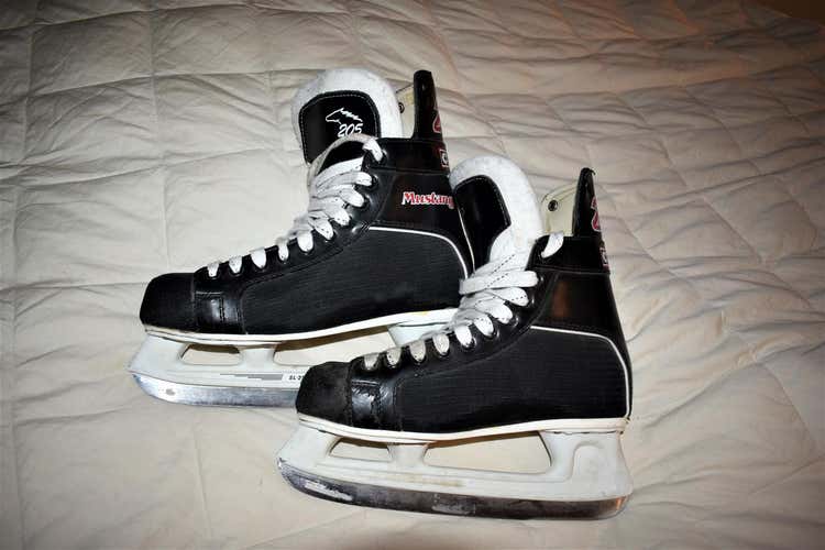 CCM Mustang Hockey Skates Size 9.5