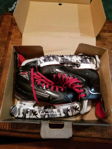 Senior Bauer Vapor X500 Hockey Skates EE (Extra Wide) Size 8.5