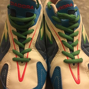 Soccer Cleats - Diadora Quinto III White/Blue Men's 7.0 (Women's 8.0)Turf Cleats