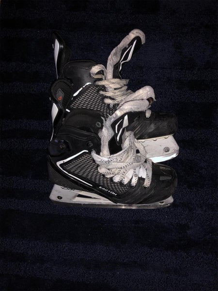 Junior Easton Mako C&N (Narrow) Size 5.5 Hockey Skates