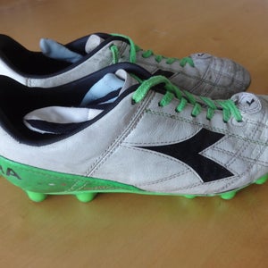 Green Women's 7.5 Cleats