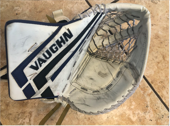 Vaughn Velocity VE8 XP Junior Regular Catch Glove White