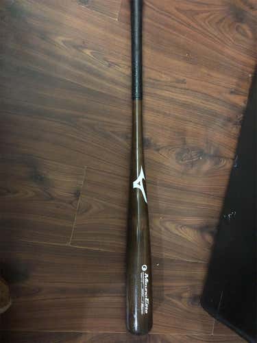 High School/College Wood (-3) 30 oz 33" Bat