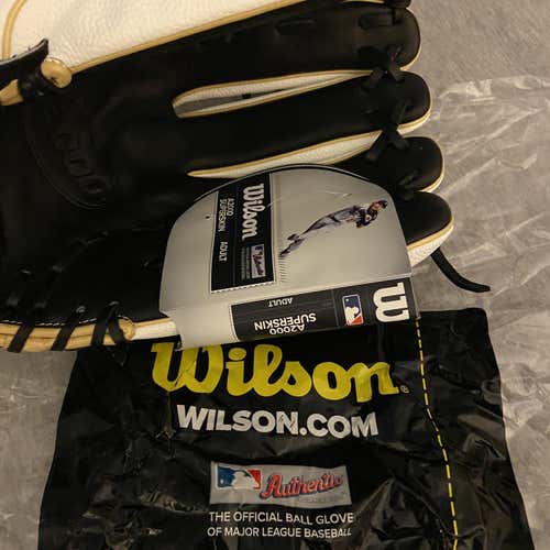 NWT Wilson A2000 Softball Glove
