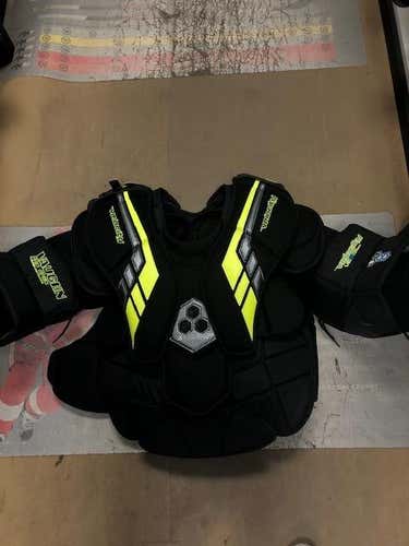 Vaughn Velocity VE8 Pro Carbon Goalie Chest Protector (Salesman sample)