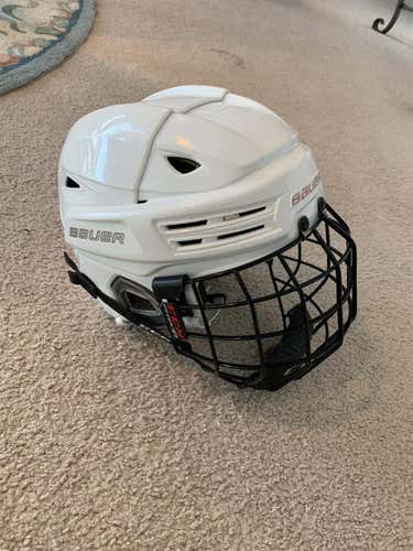 White  Medium Bauer Re-Akt 200 Helmet