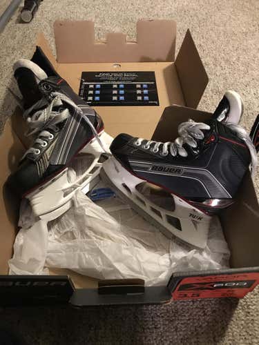 New Junior Bauer Vapor X600 Hockey Skates EE (Extra Wide) Size 3.5