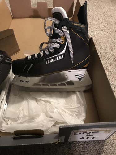 New Junior Bauer Supreme one.5 Hockey Skates EE (Extra Wide) Size 4