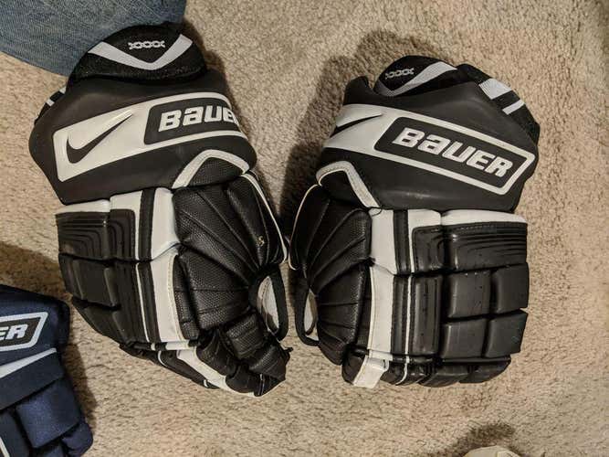 Black Senior Bauer Vapor XXXX Gloves 14"