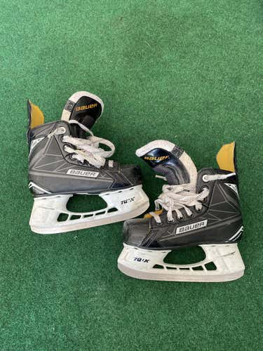 Junior Bauer s150 Hockey Skates D&R (Regular) Size 1