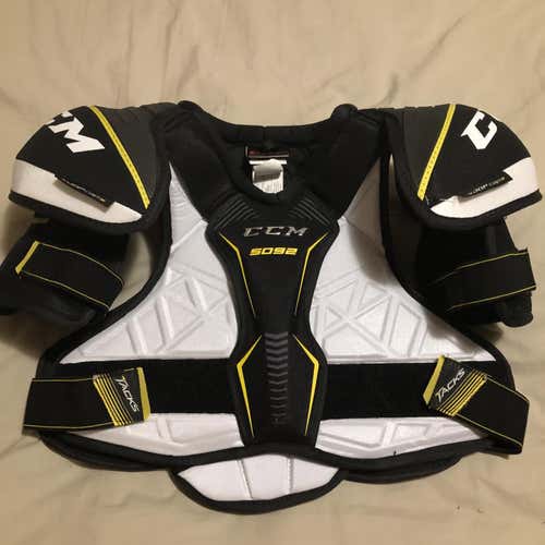 Senior Medium CCM Tacks 5092  Shoulder Pads