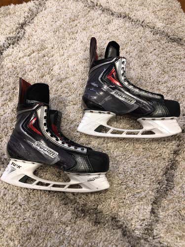 Senior Bauer Vapor APX2 EE (Extra Wide)  Size 7.5 Hockey Skates