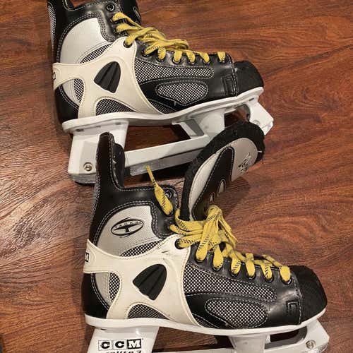 Senior CCM Tacks D&R (Regular) Size 8 Hockey Skates
