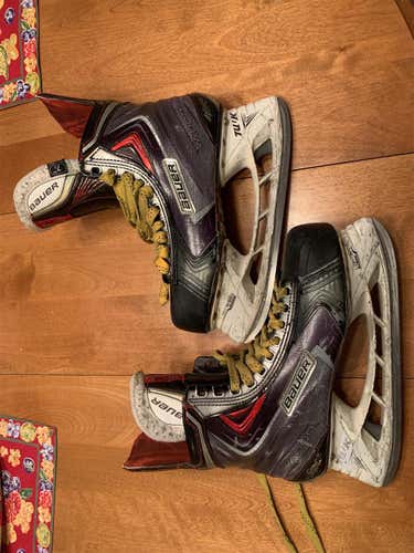 Senior Bauer Vapor APX2 EE (Extra Wide) Size 7.5 Hockey Skates